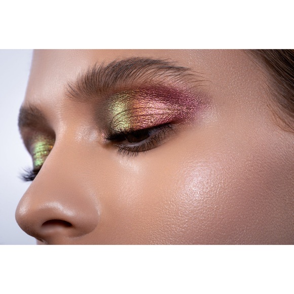 NATASHA DENONA
Chromium Multichrome Liquid Eyeshadow - Picture 4 of 7